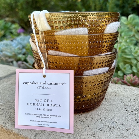 cupcakes & cashmere | Dining | Cupcakes Cashmere Hobnail Bowl 34 Oz Set ...